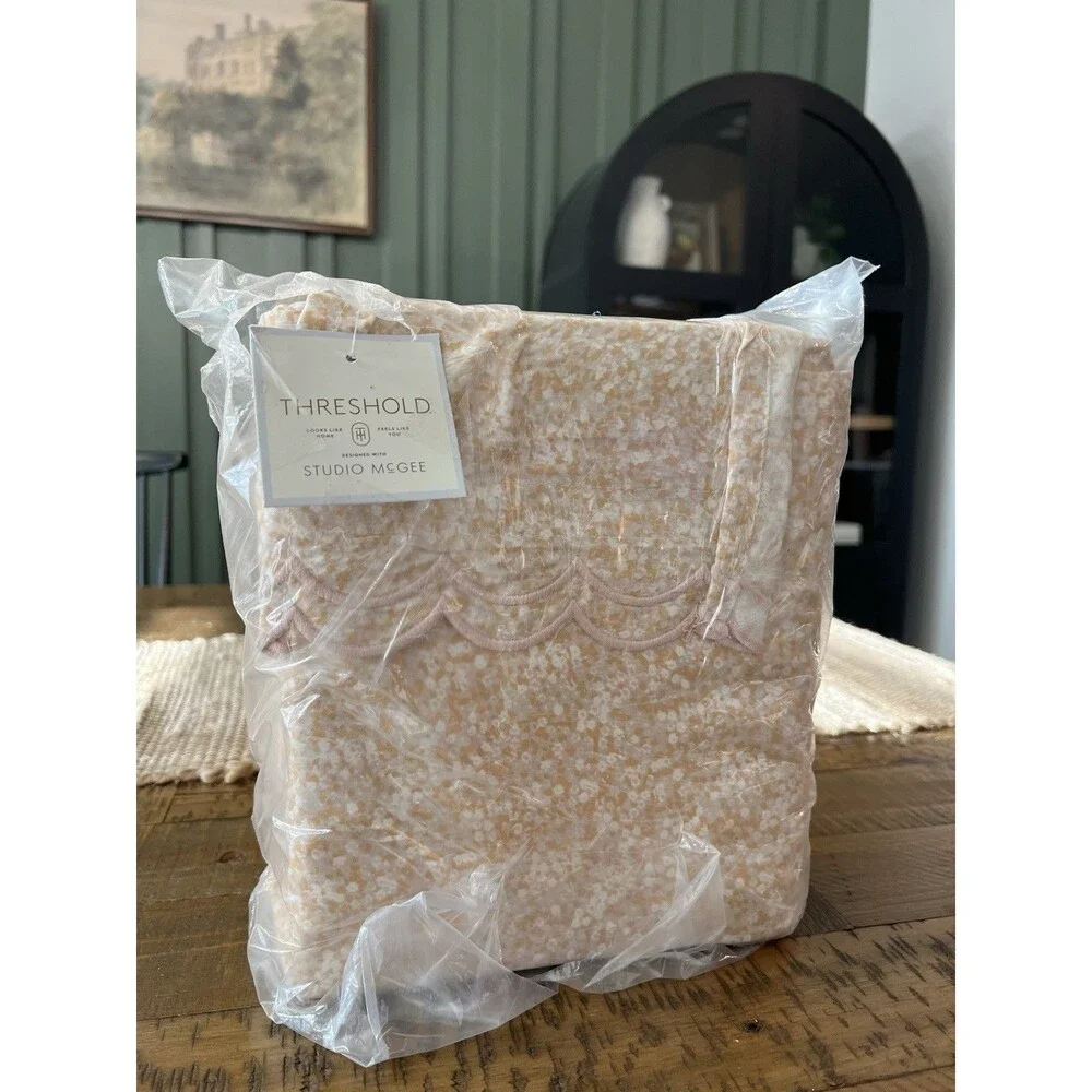 Queen 300 Thread Count Scalloped Edge Ditsy Floral Sheet Set Peach/Pink - NEW